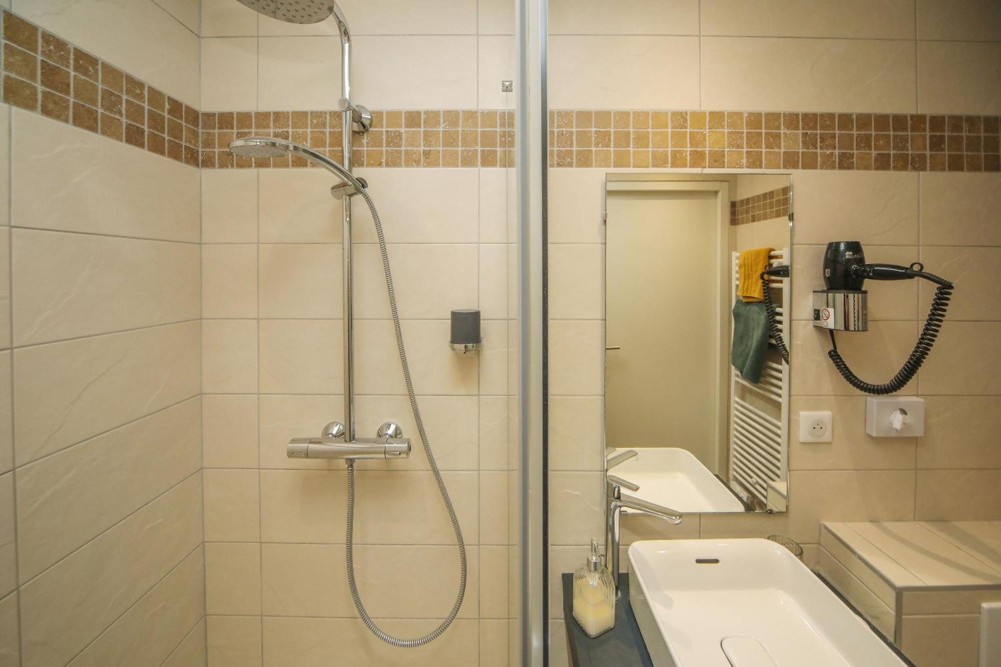 Hotel O Chiroulet Bagnères-de-Bigorre Dış mekan fotoğraf