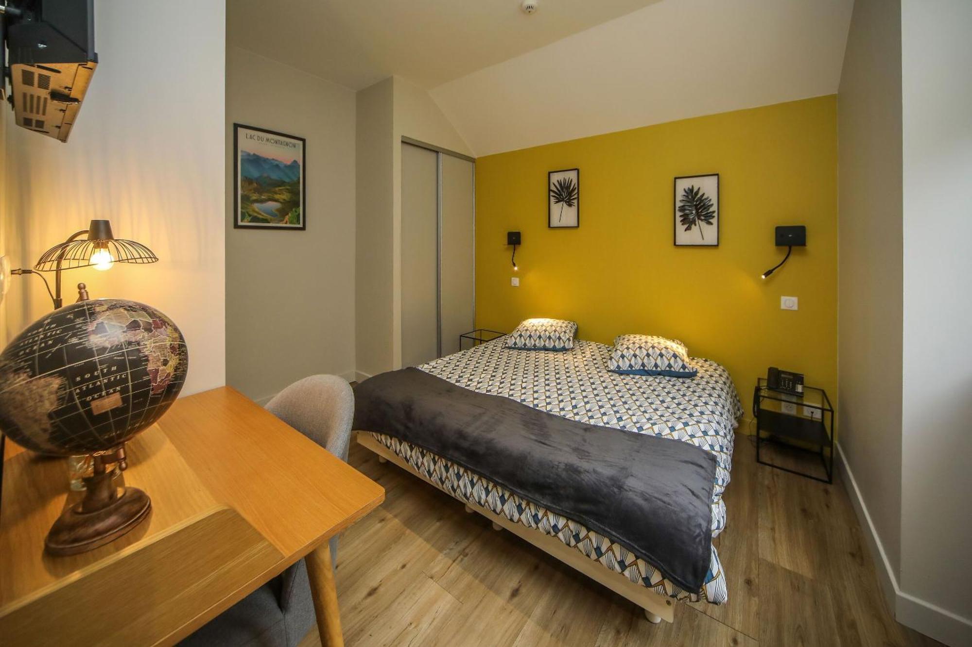 Hotel O Chiroulet Bagnères-de-Bigorre Oda fotoğraf