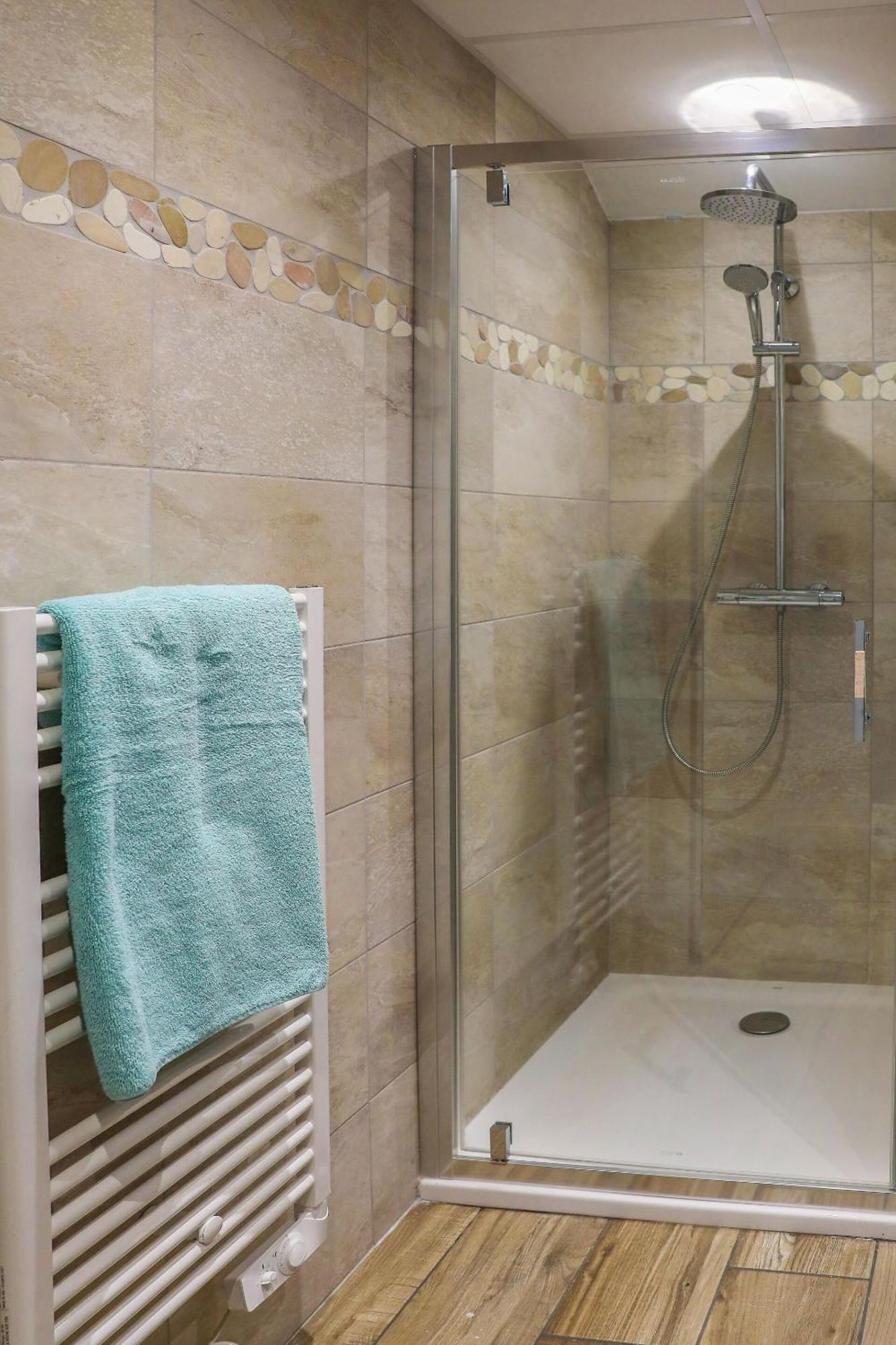 Hotel O Chiroulet Bagnères-de-Bigorre Oda fotoğraf