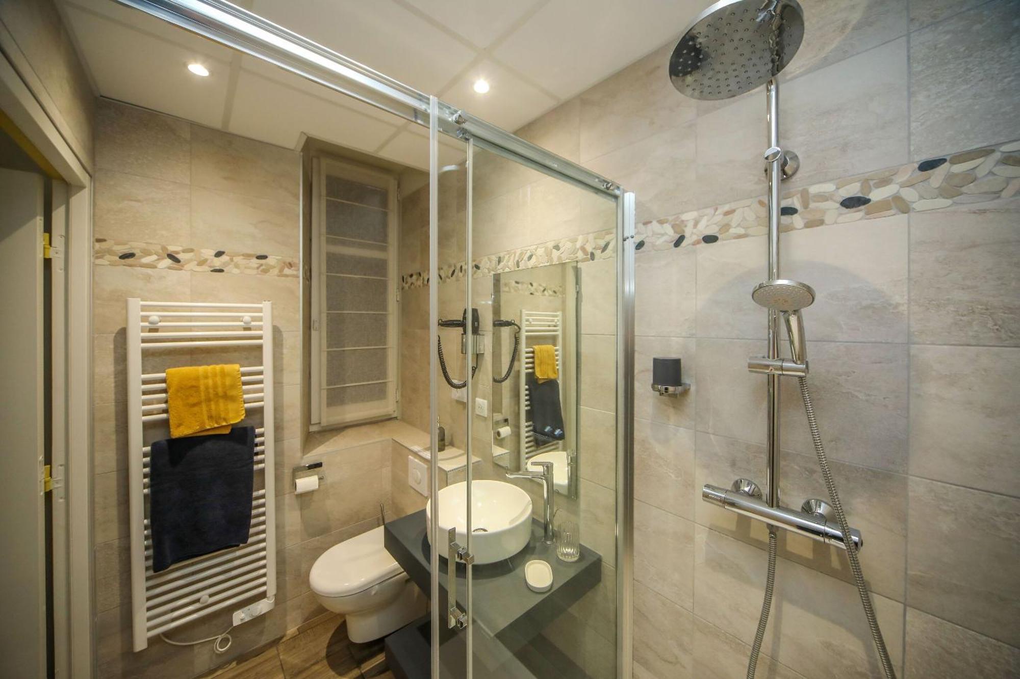 Hotel O Chiroulet Bagnères-de-Bigorre Oda fotoğraf